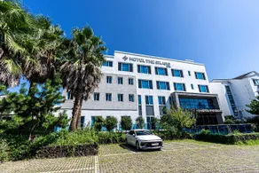 Hotel The Grang Jungmun - Image 5
