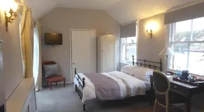The Crown Inn, Kemerton - Image 2