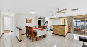 Spacious 4-Bed House with Private Garage - Image 4