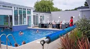 Place2bee,Family & Pet Friendly 6 Berth Caravan, Manor Park Hunstanton - Image 3