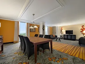 Delta Hotels by Marriott Minneapolis Northeast - Image 3