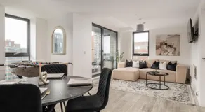 2 Bedroom - Old Trafford - Balcony - Free Parking - Image 4