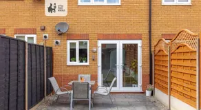 Cosy Stylish Home w EV Charger Priv.… - Image 3