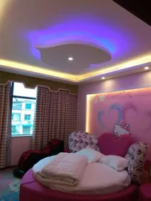 Peach Blossom Fashion Theme Hotel - Image 4