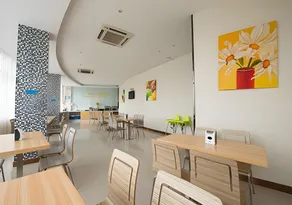 City Comfort Inn Yulin Walking Street - Image 2