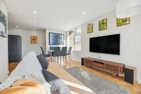 Delightful 1BR Sydney City Escape - Image 2