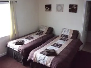 Three Tuns Hotel - Image 5