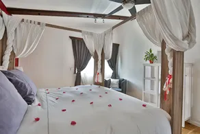 Maison d'hôtes avec cinéma privé et bain nordique chauffé - Image 2