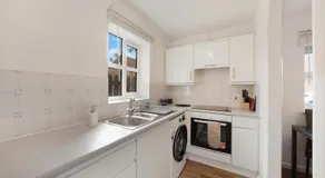 Close to Elstree Spacious One Bedroom Long Stay Welcome - Image 4