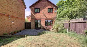 Spacious & Bright 3 Bedroom House in Peterborough - Image 3