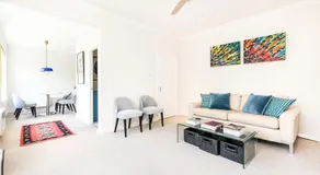 Modern 2-Bed Flat Near Tube in Vibrant Brixton - Image 2