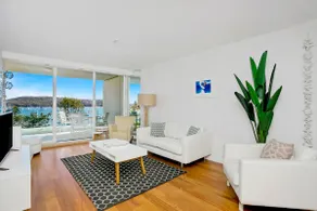 MAN29 - Beautiful 2 BR Apartment Manly Wharf Views - Image 2