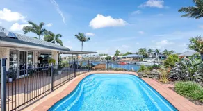 Topsail Tides Absolute Canal Waterfront Banksia Beach - Image 4