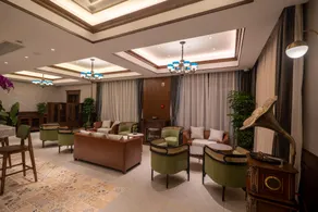 Nost algia S Hotel Shanghai Fudan University Wujiaochang Metro St ation - Image 4