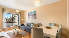 Appartement de vacances entièrement équipé avec internet haut débit | Vue ville | Parfait pour le travail à distance - Image 2