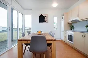 Golden Circle Apartments - Image 5