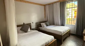 Cj VILLA - Image 2