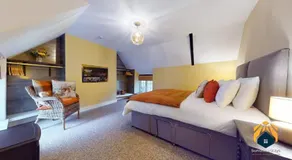 4 Bed Apartment- With Cosy Pub - Food/Drink 10%off - Image 2