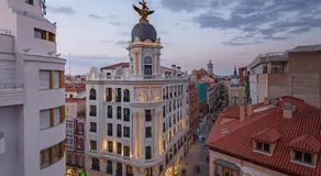 Edificio Fénix by Plaza Mayor Apartamentos - Image 5