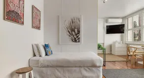 Bay Court III - Spacious Studio near Hayes Beach - Image 2