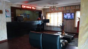 D'czars Hotel and Suites - Image 3