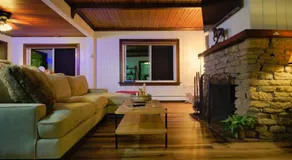 Eclectic Riverside Home 3 Season Room Large Deck - Image 2