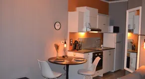 Chez Henri - Image 2