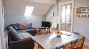 Hill House Apartment - Image 3