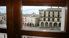 Alojamientos Trujillo Plaza Mayor - Image 3