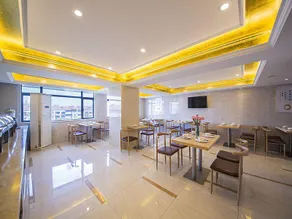 Vienna Hotel Xianning hot spring center flower bed shop - Image 4
