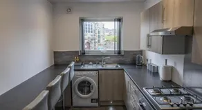 Waterfront luxury apartment - Image 3