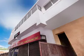 Hotel O J S - Image 5