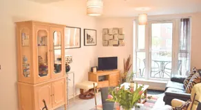Chichester City Centre 2 Bedroom Flat I Ground Floor with Underground Parking I Chichester Holiday Properties - Image 2