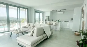 Georgianna's The Villa - Image 2