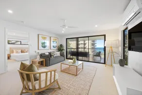 Bright Beachside Family House with Ocean Views - Image 2