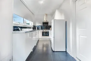 Balloch House -Spacious 3 bed house with on street parking - Image 3