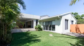 Le Palmier - coastal charm minutes from the beach - Image 5