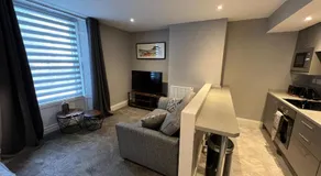 The Globe Apartments and Bedrooms - Image 2