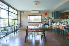 V Tharm Hotel - Image 5
