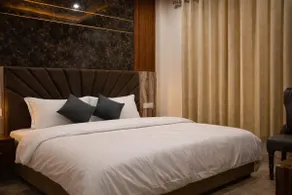 Cedarwood 2BHK Near Mall Road w Mountain View - Image 2