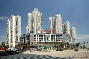 Skyer Gold Coast Hotel - Image 3