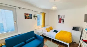 Royal Wharf Inn - Image 2
