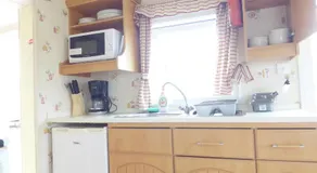 Beachside, Family-friendly, WiFi, 6 berth Caravan 226 - Image 4