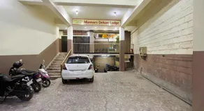 Mannars Deluxe Lodge - Image 3