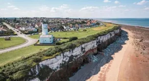 Close to beach. Two bed compact flat. - Image 4