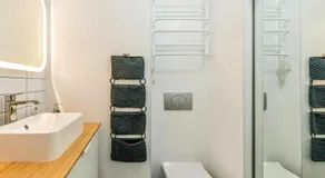 Skylight Room with free light breakfast! - Image 2
