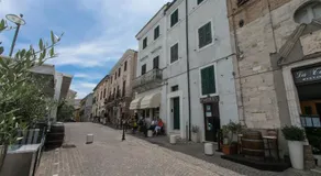 S190 - Sirolo, trilocale in piazza - Image 3