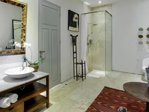 Room & Vespa Suite 2 - Image 2