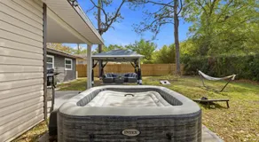 Clearwater Paradise w Hot Tub-Backyard Bliss Near Beach & Hot Spots - Image 5