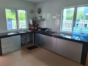 Cheerful 5-Bedroom Family Bungalow with Pool - Image 3